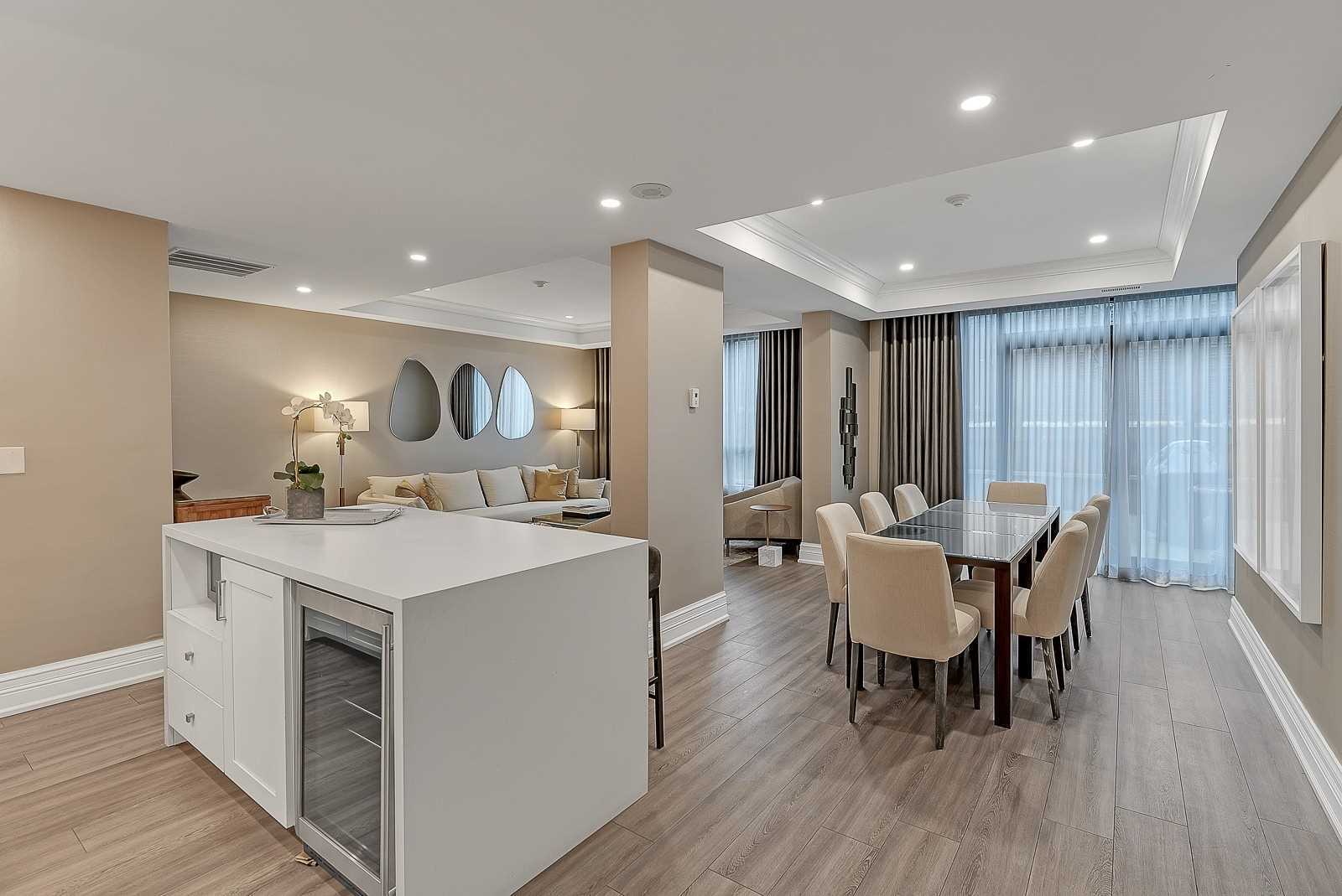 2 Roxborough Street E, #306