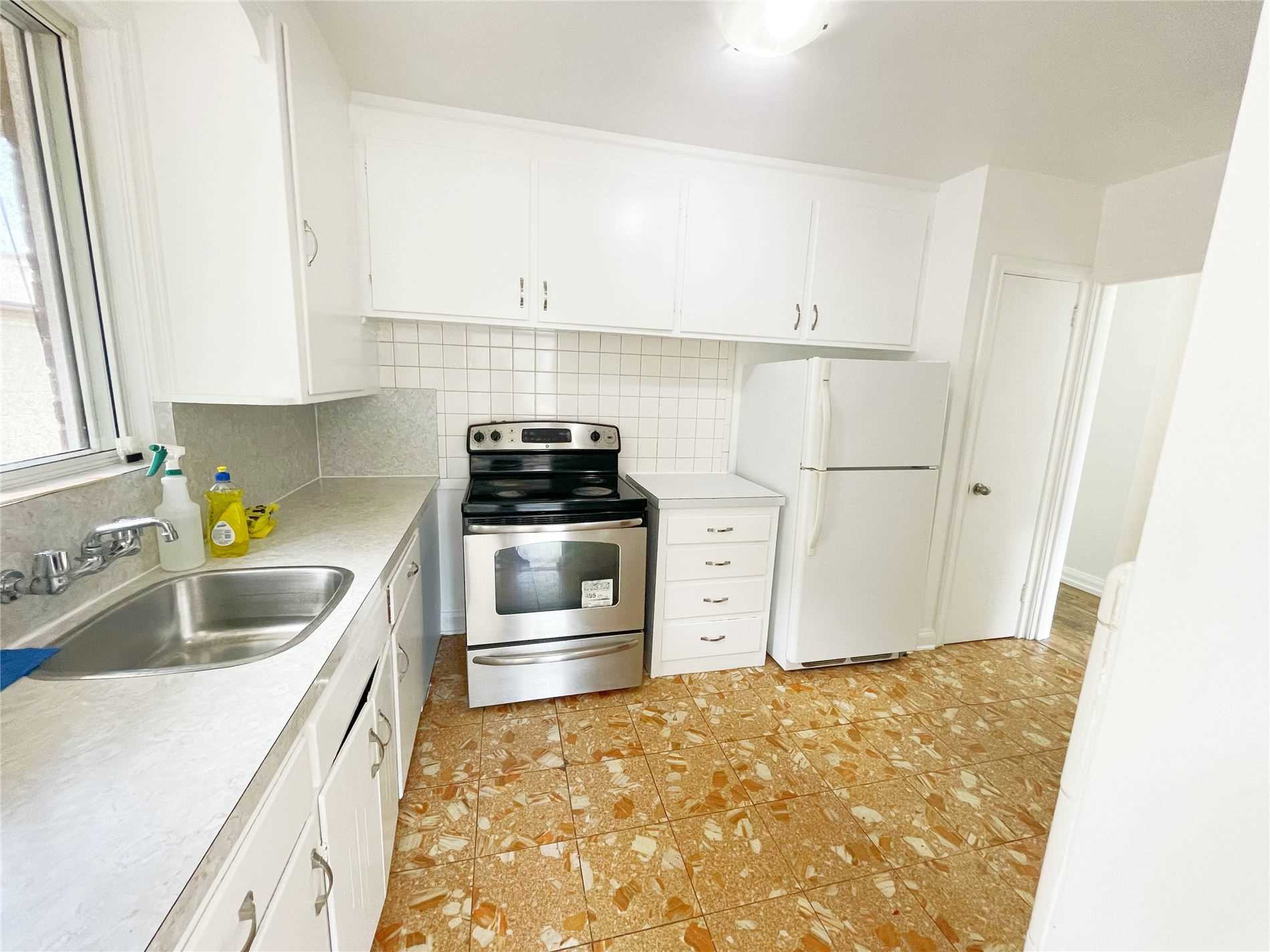 198 Dunblaine Ave