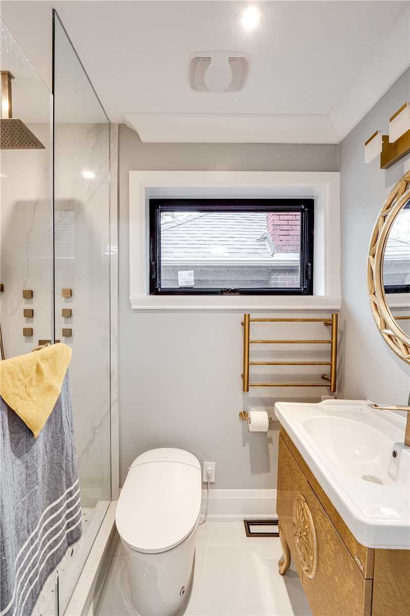 293 Chaplin Cres