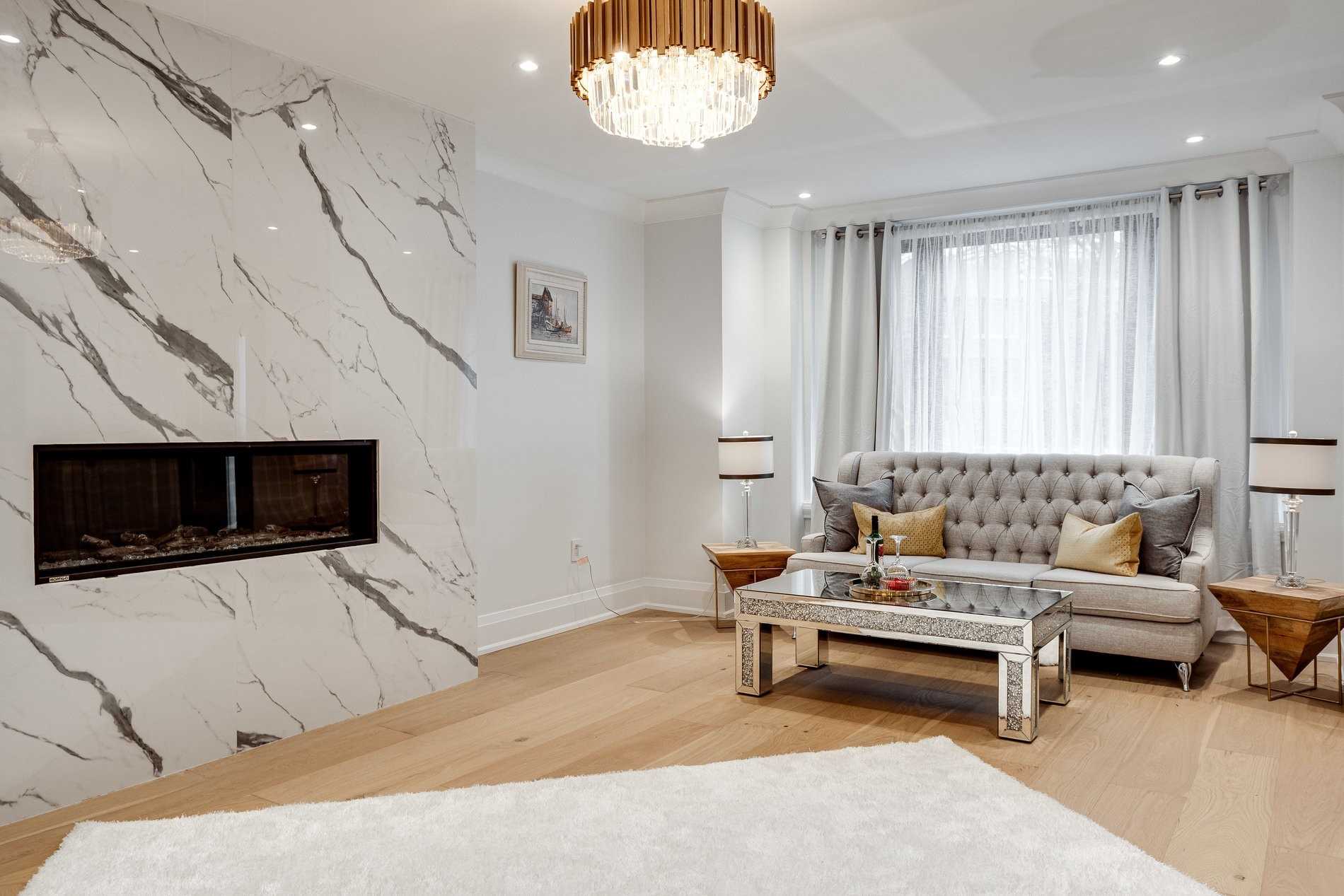 293 Chaplin Cres