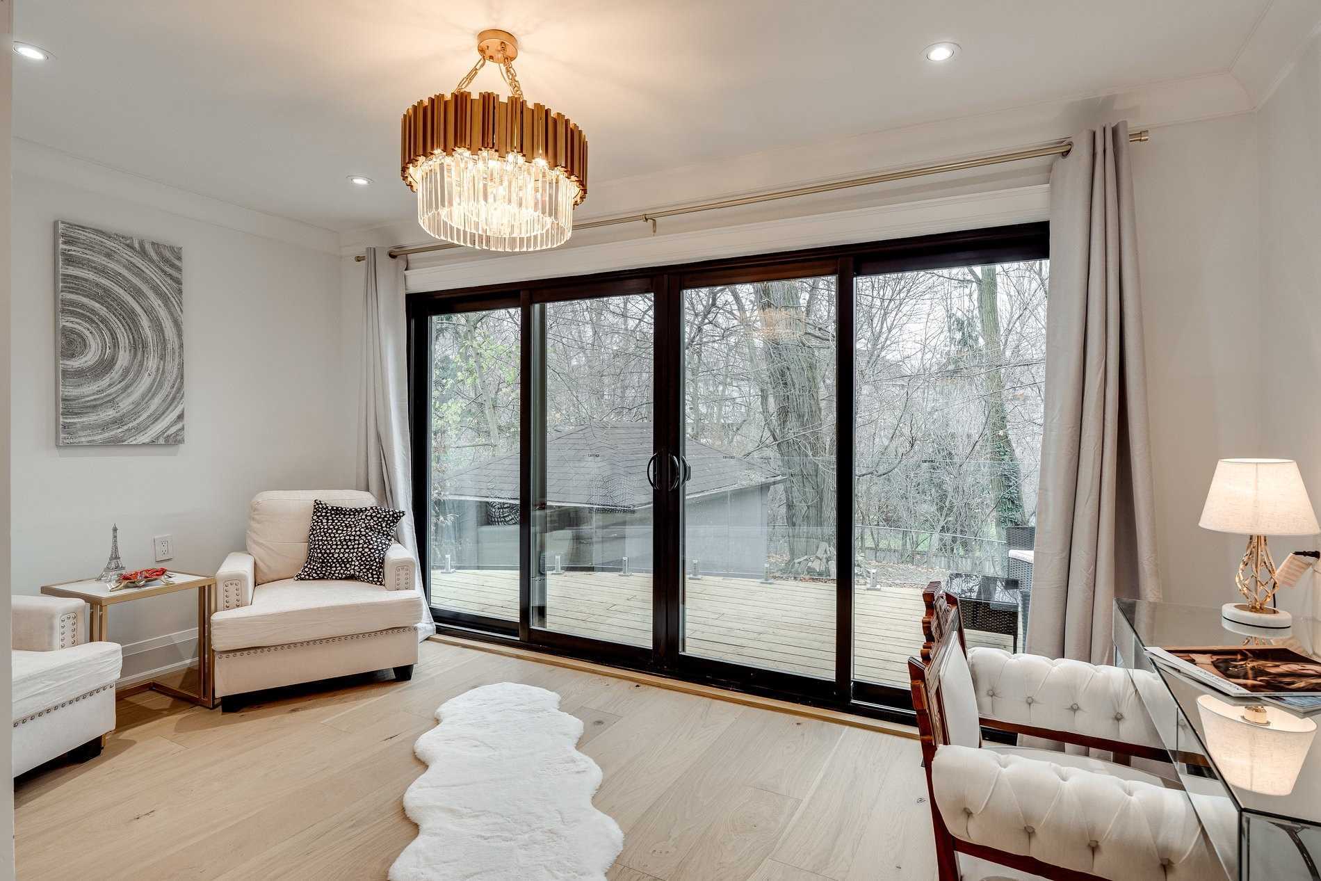 293 Chaplin Cres
