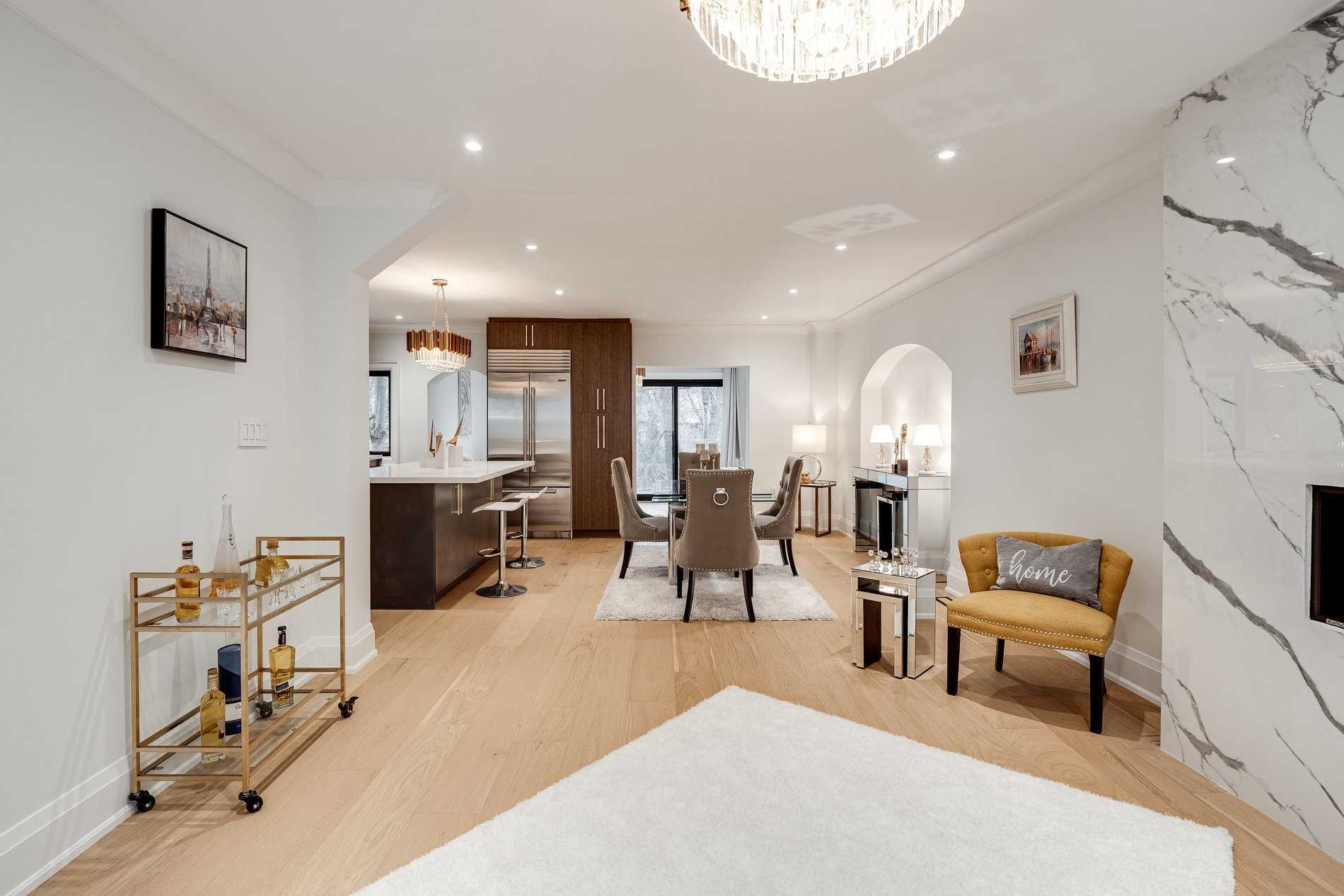 293 Chaplin Cres