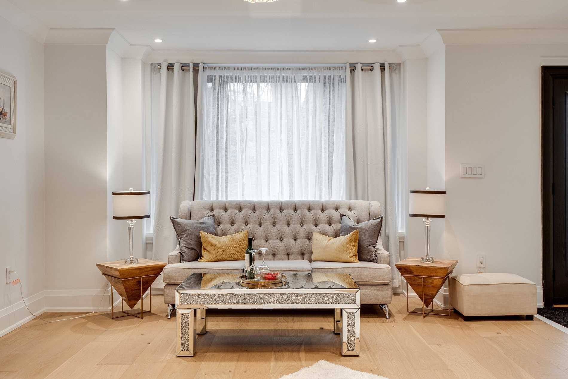 293 Chaplin Cres