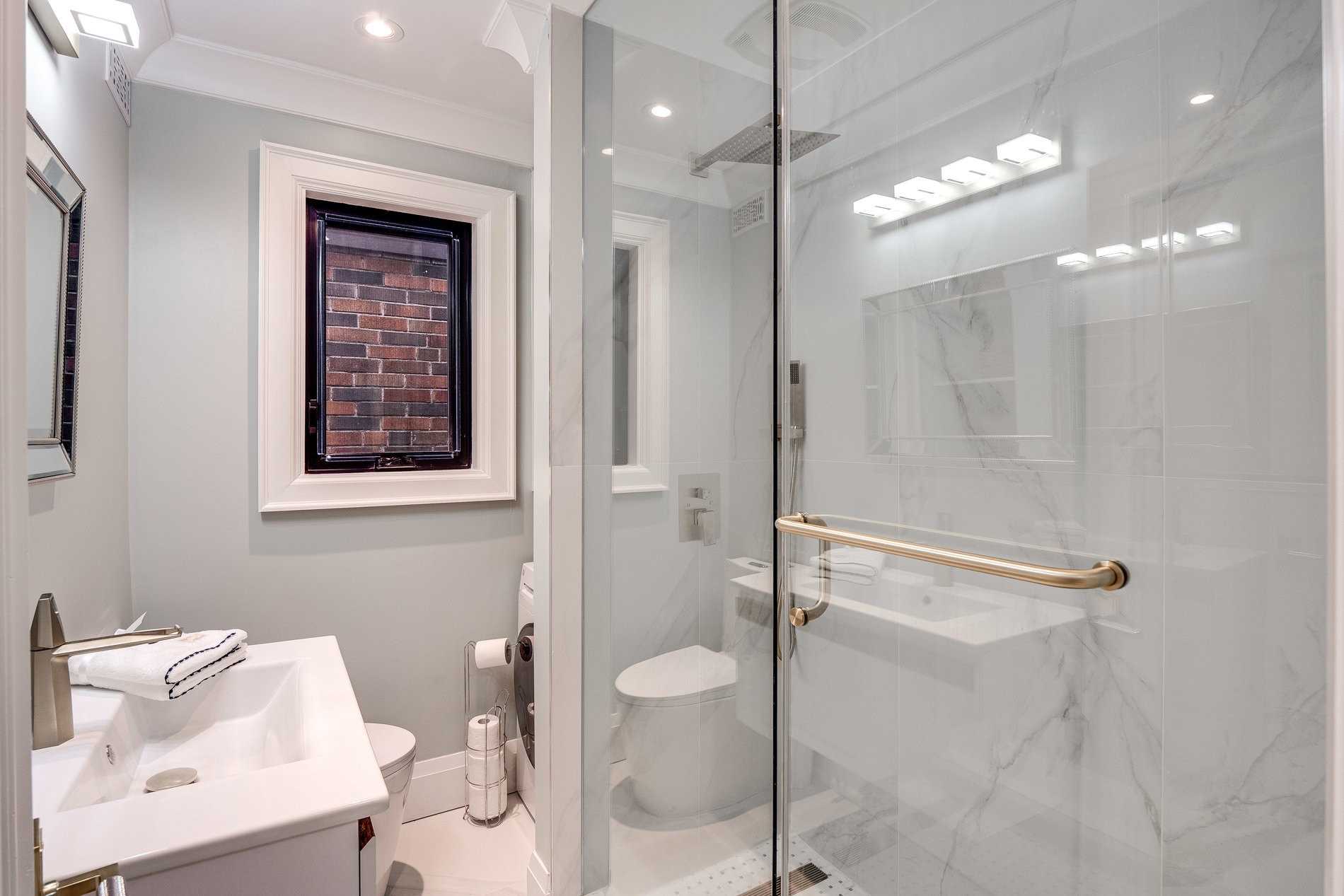 293 Chaplin Cres