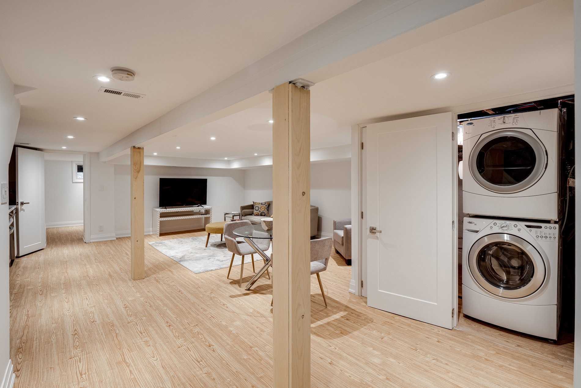 293 Chaplin Cres