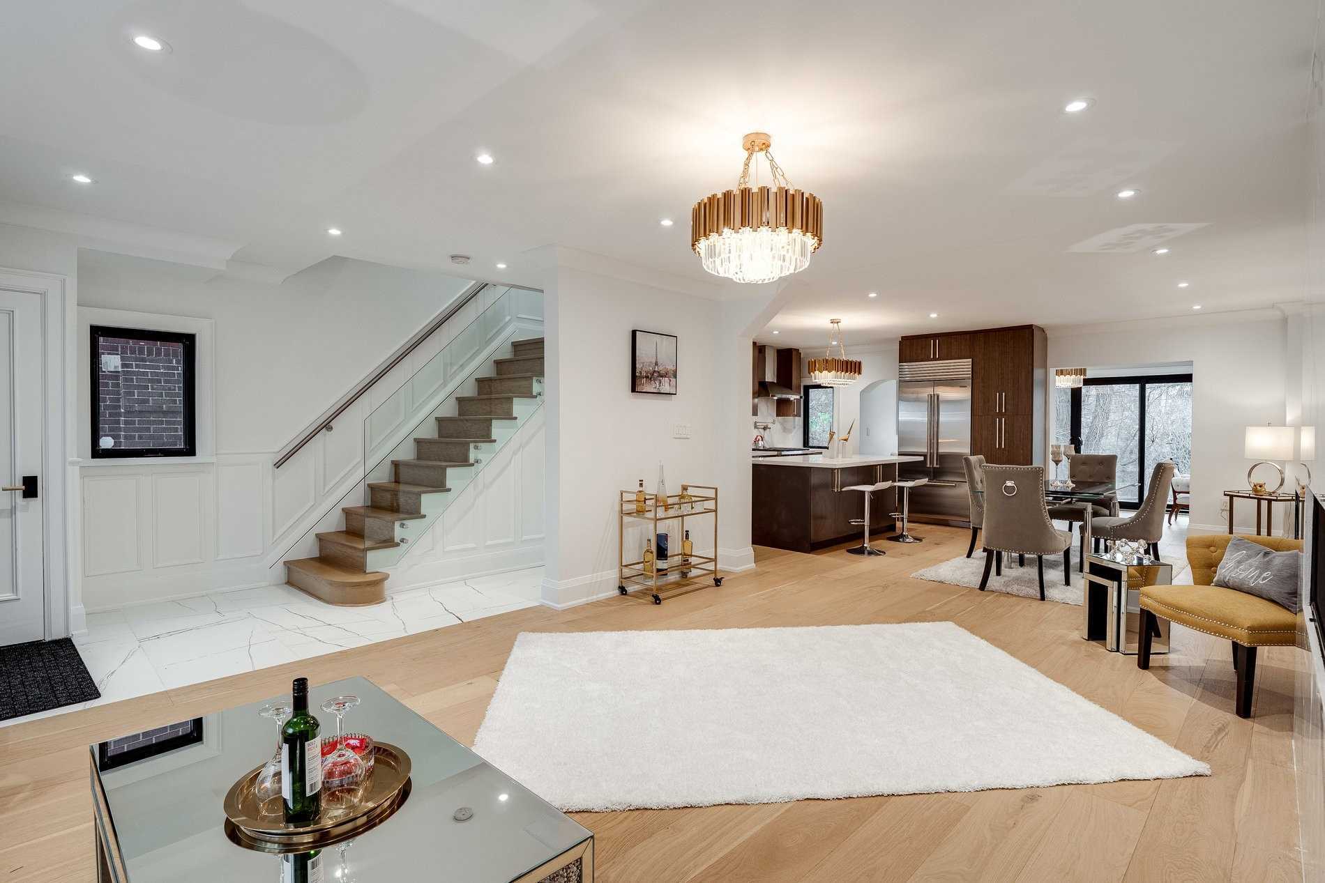293 Chaplin Cres