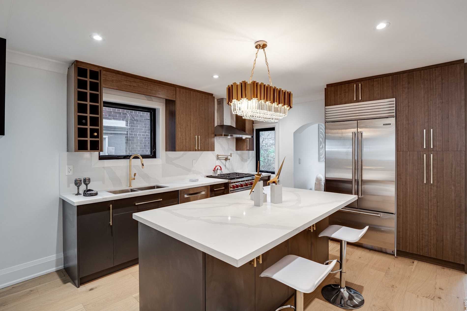293 Chaplin Cres