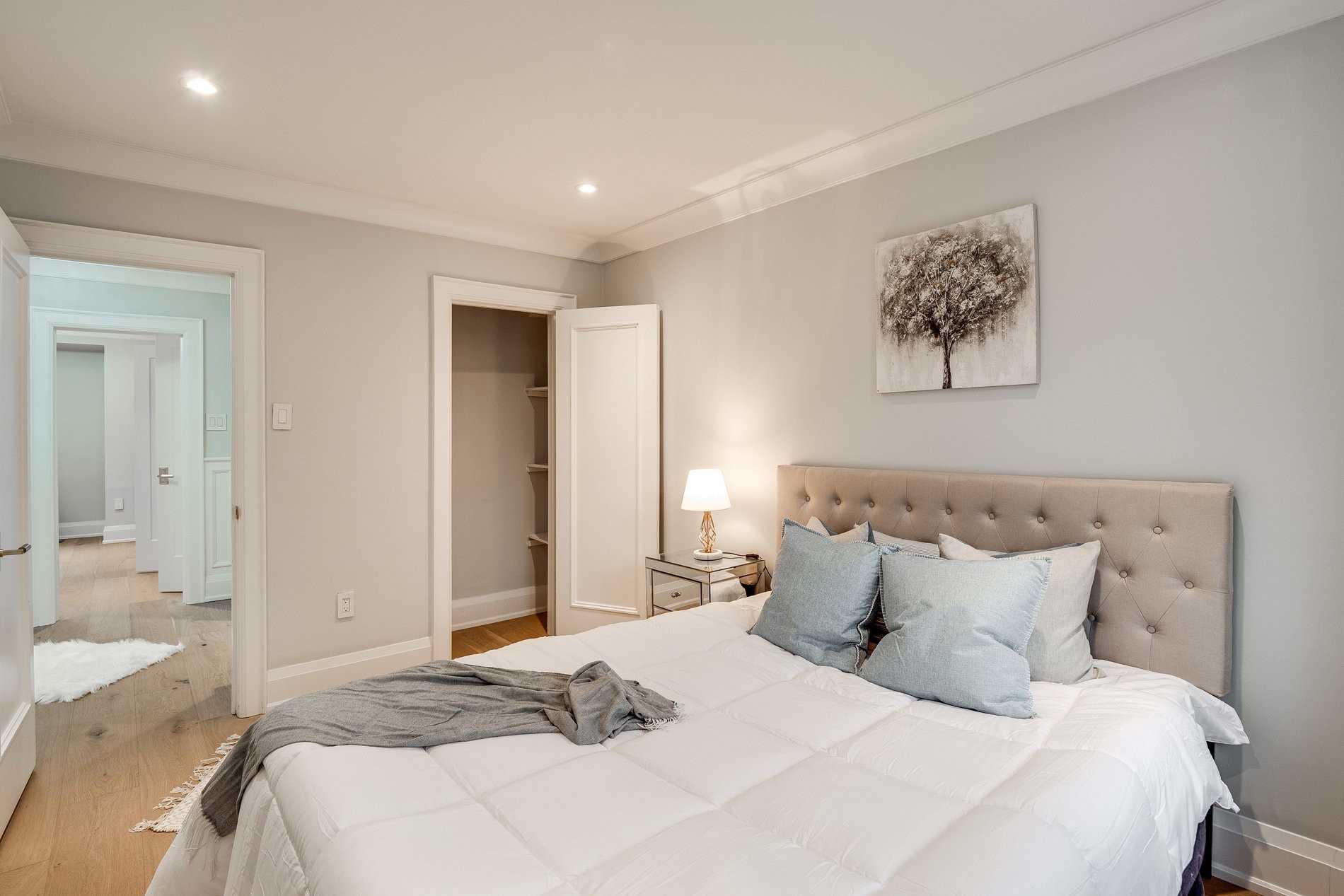 293 Chaplin Cres