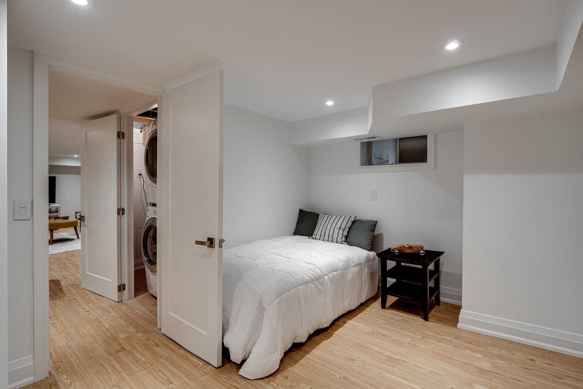 293 Chaplin Cres
