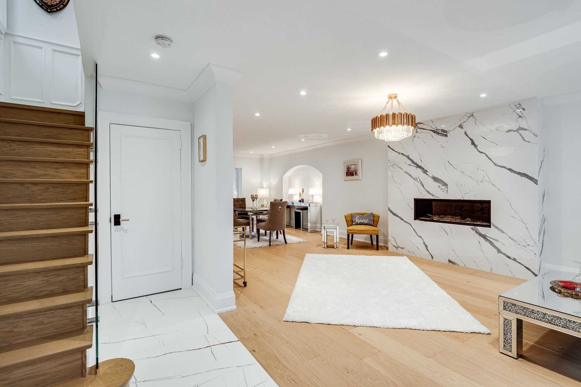 293 Chaplin Cres