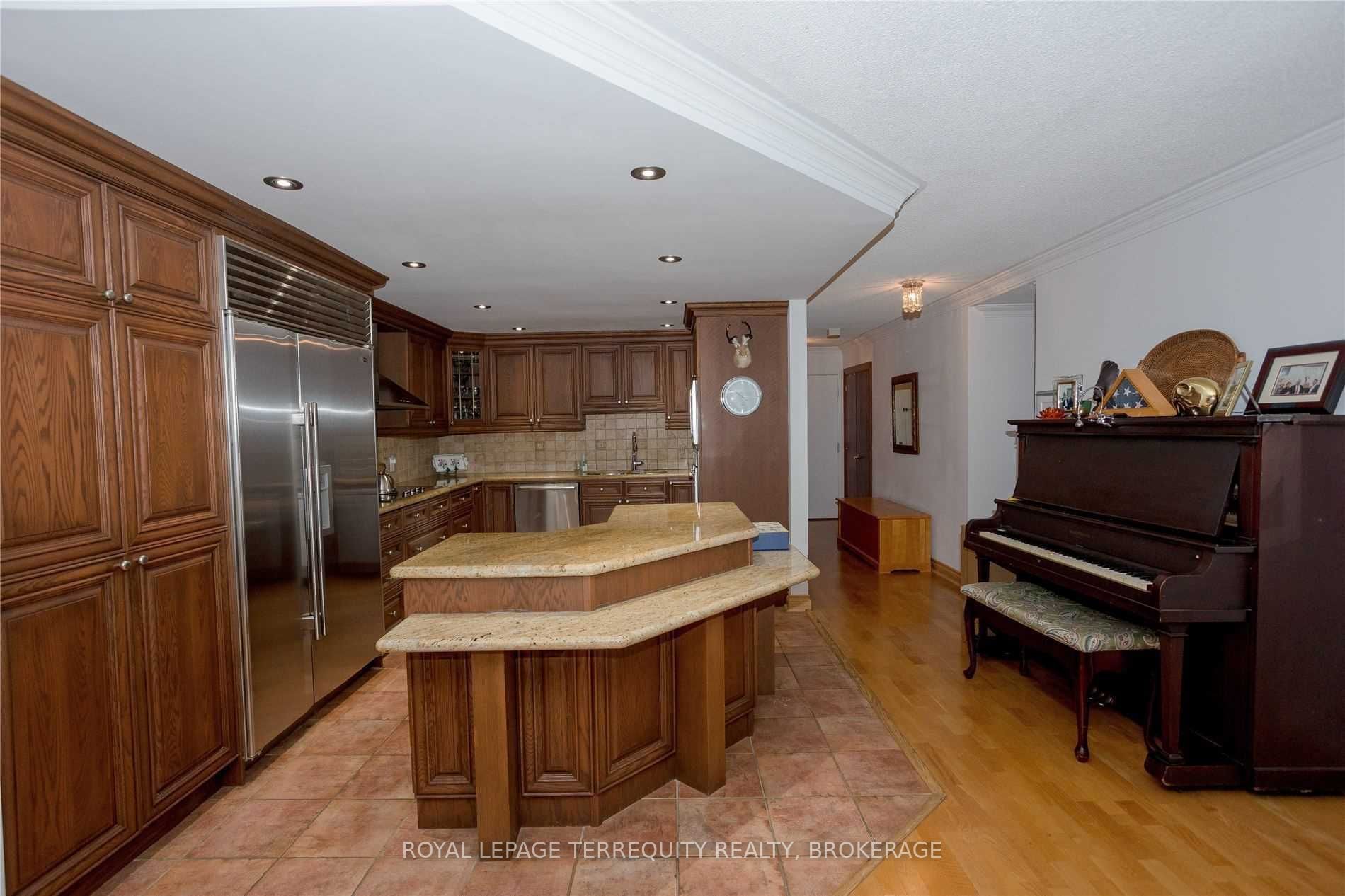 Listing C5867031 - Large Photo # 3