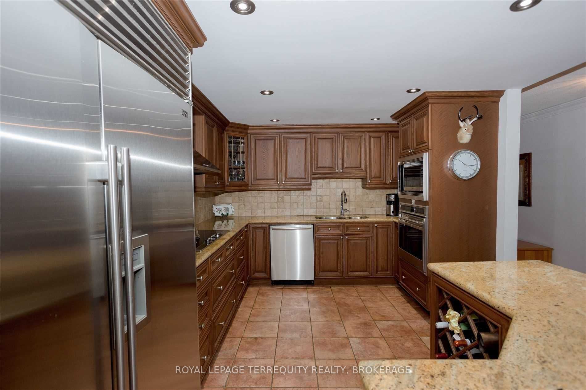 Listing C5867031 - Large Photo # 4