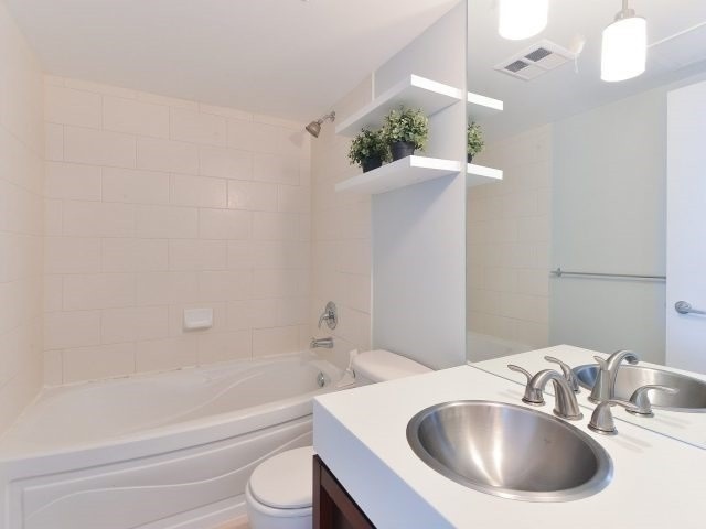 81 Navy Wharf Court #3511