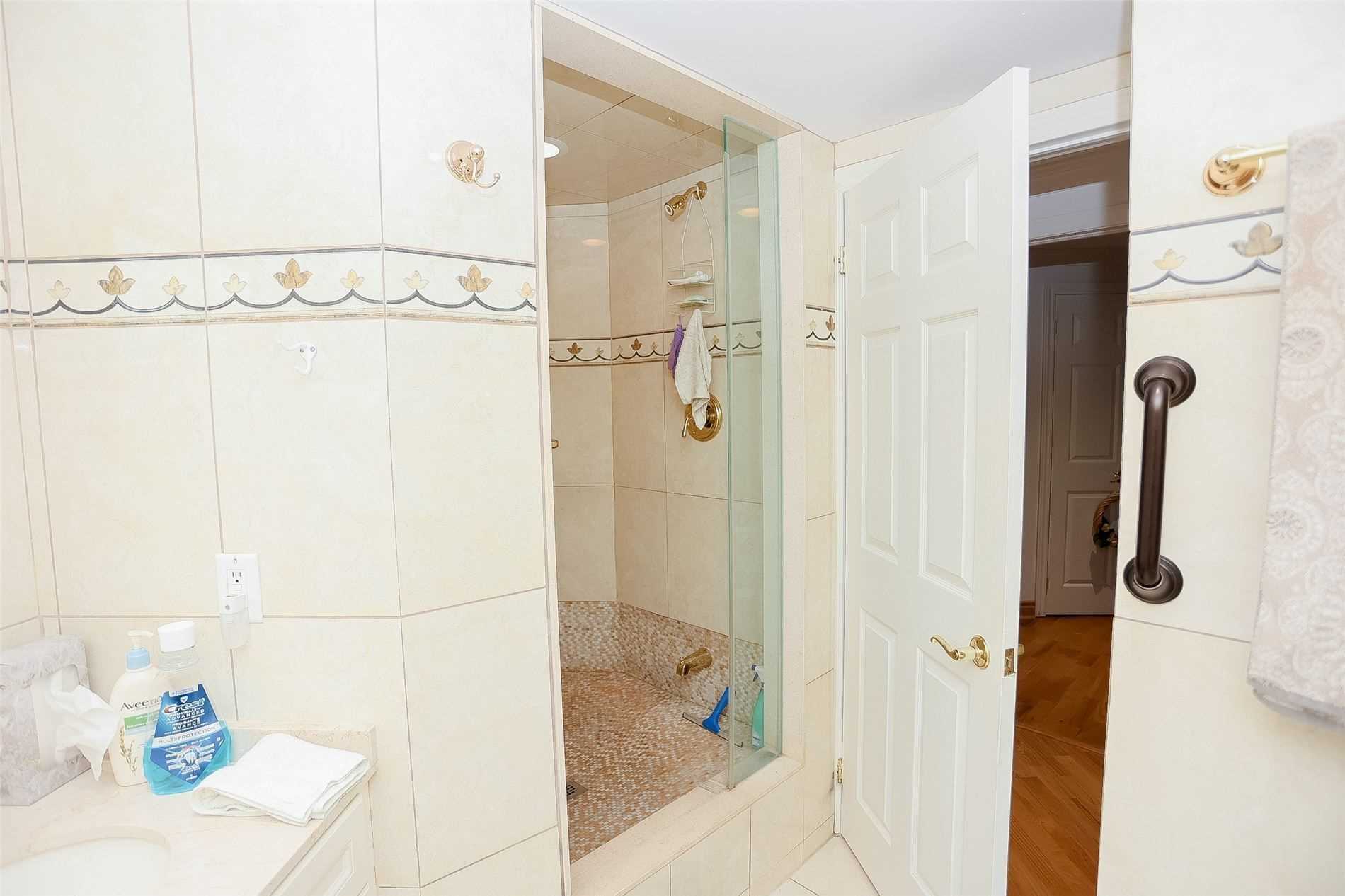 401 Queens Quay W, #512