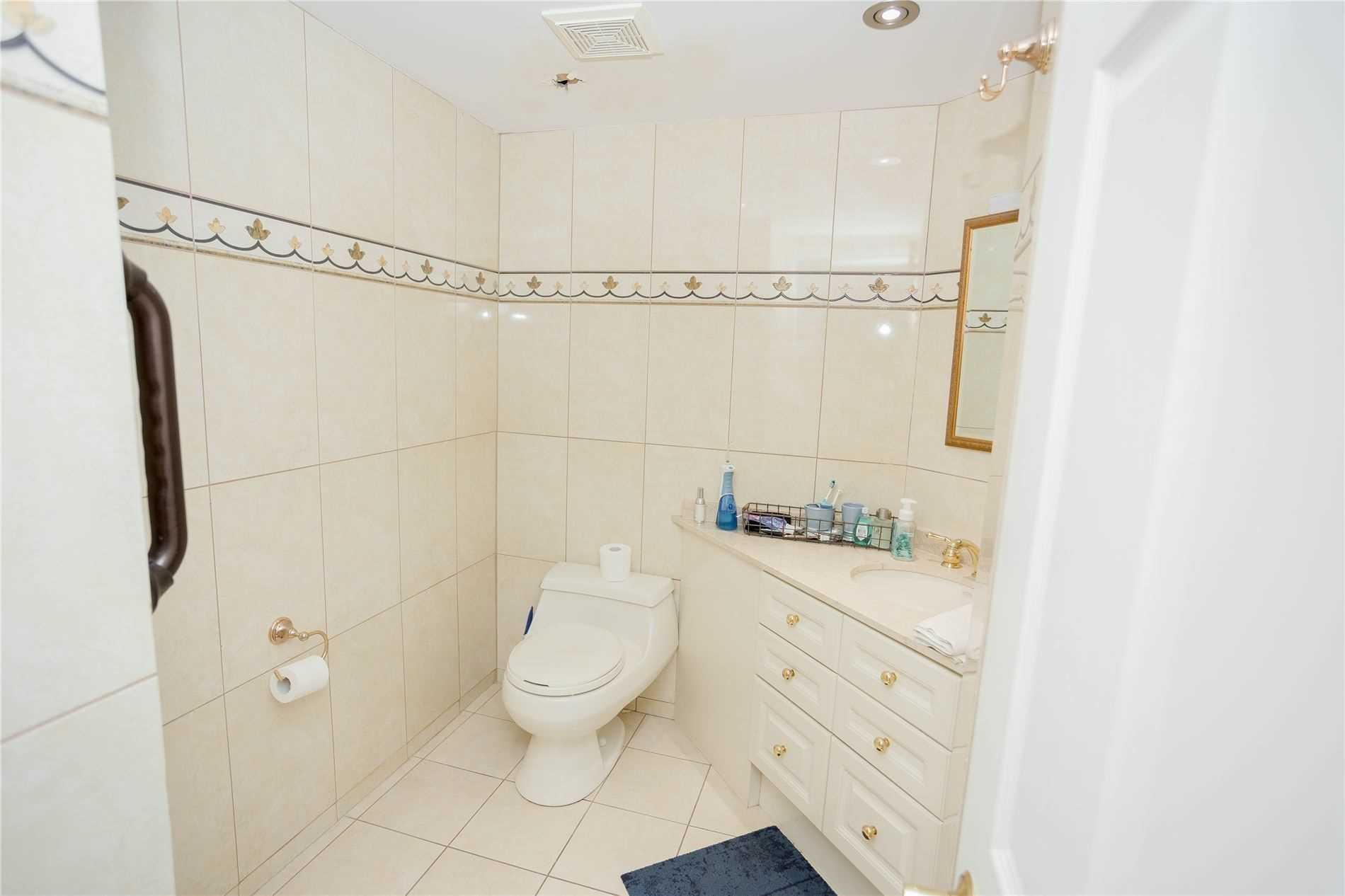 401 Queens Quay W, #512