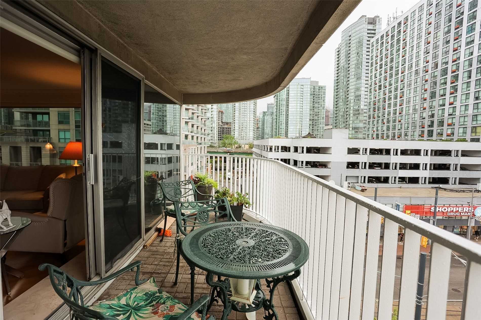 401 Queens Quay W, #512