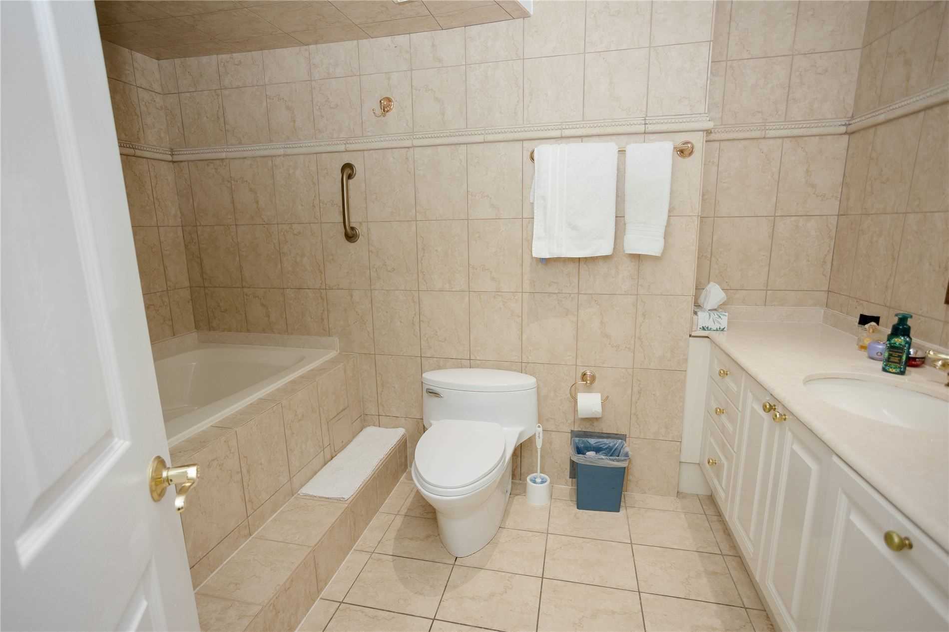 401 Queens Quay W, #512
