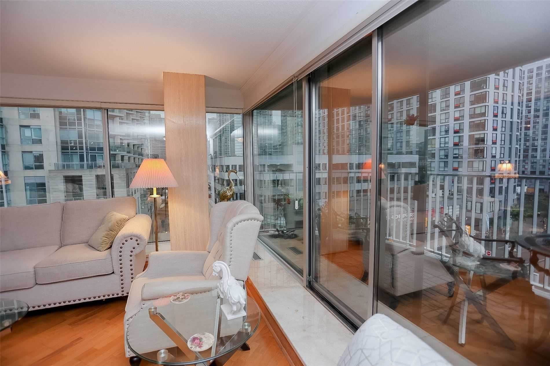 401 Queens Quay W, #512