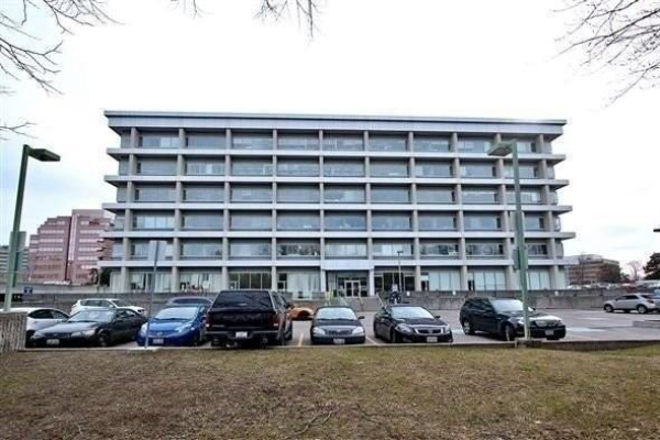 220 Duncan Mill Rd E, Toronto