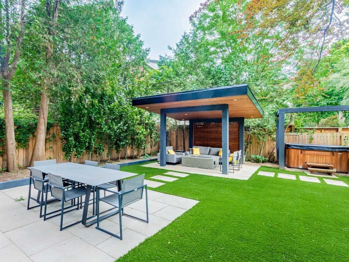 15 Vesta Dr