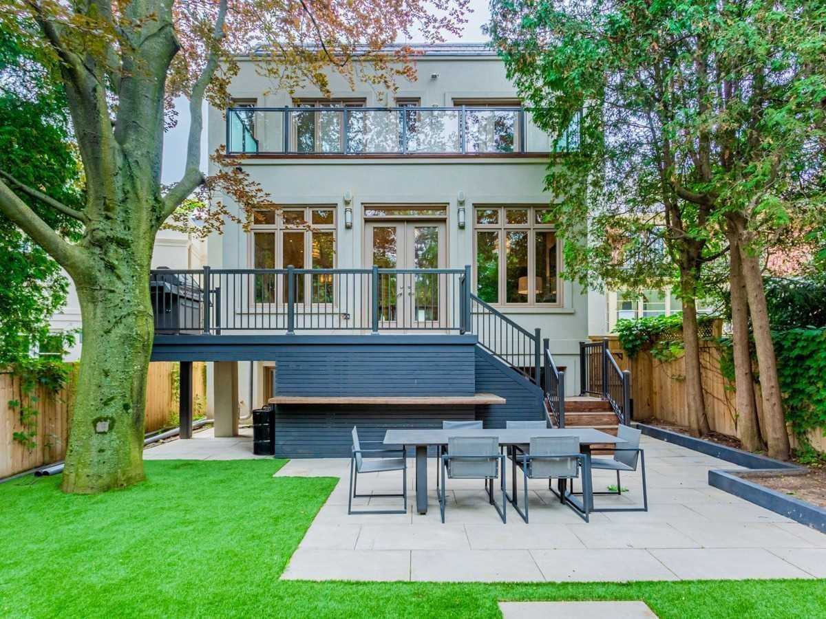 15 Vesta Dr