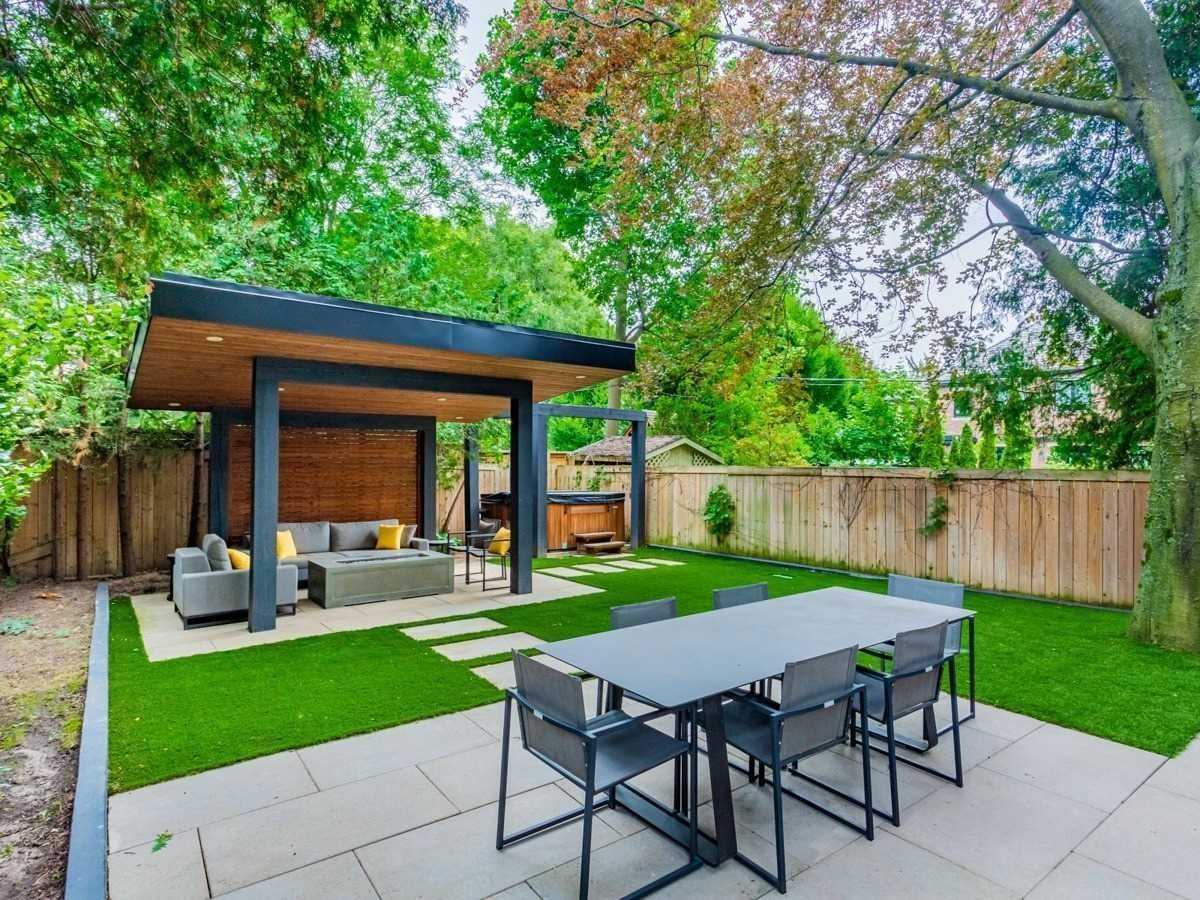 15 Vesta Dr