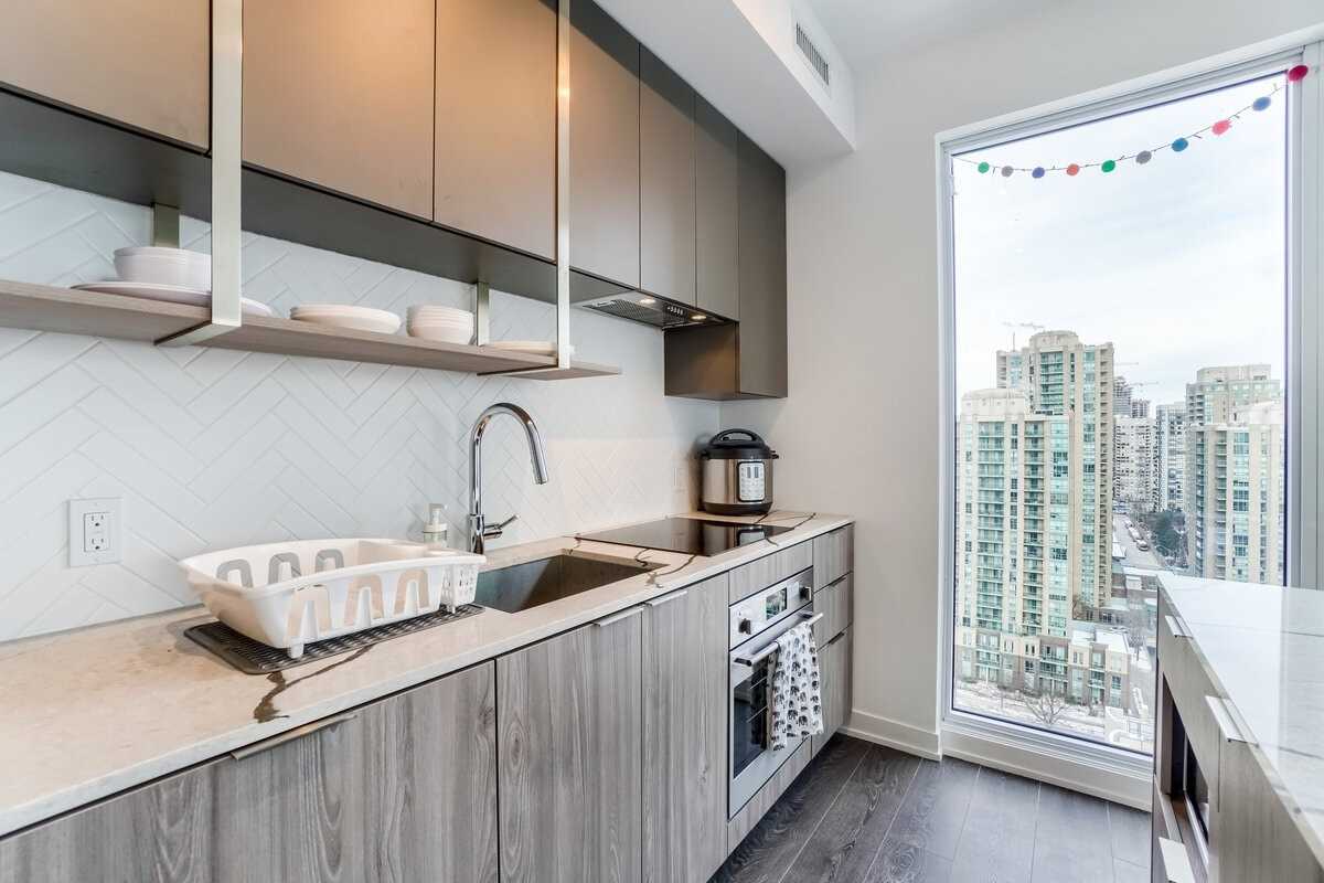 15 Holmes Avenue, #1708