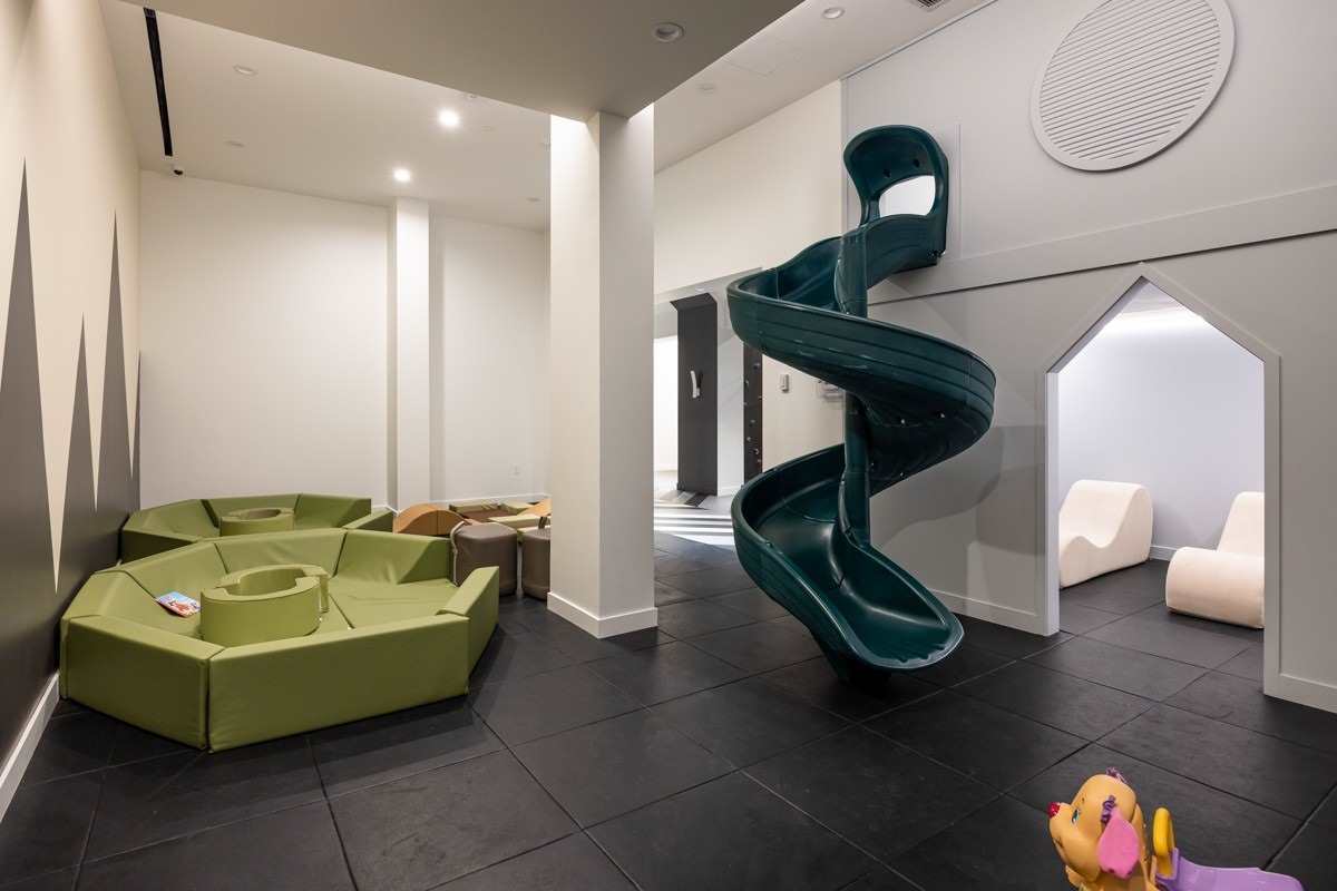 39 Roehampton Avenue, #606