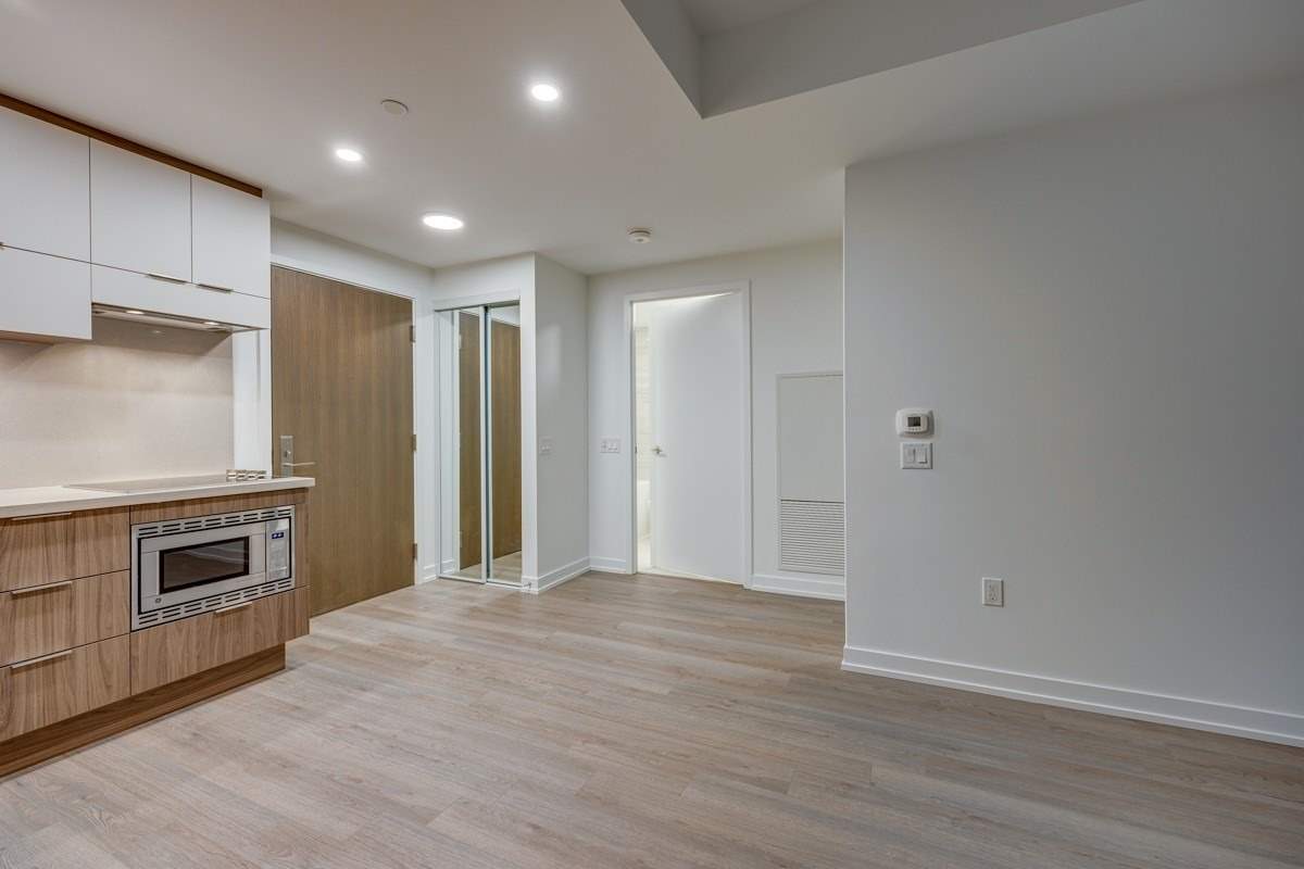 39 Roehampton Avenue, #606