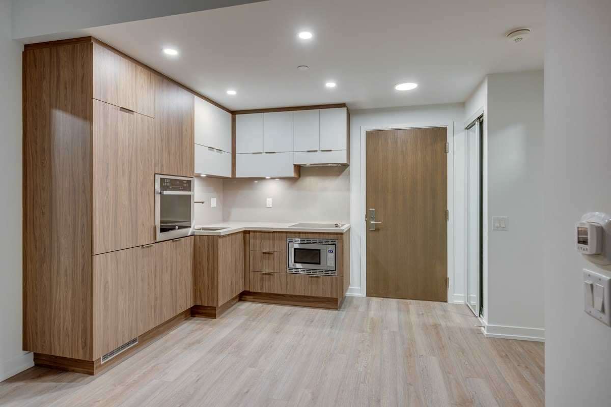 39 Roehampton Avenue, #606