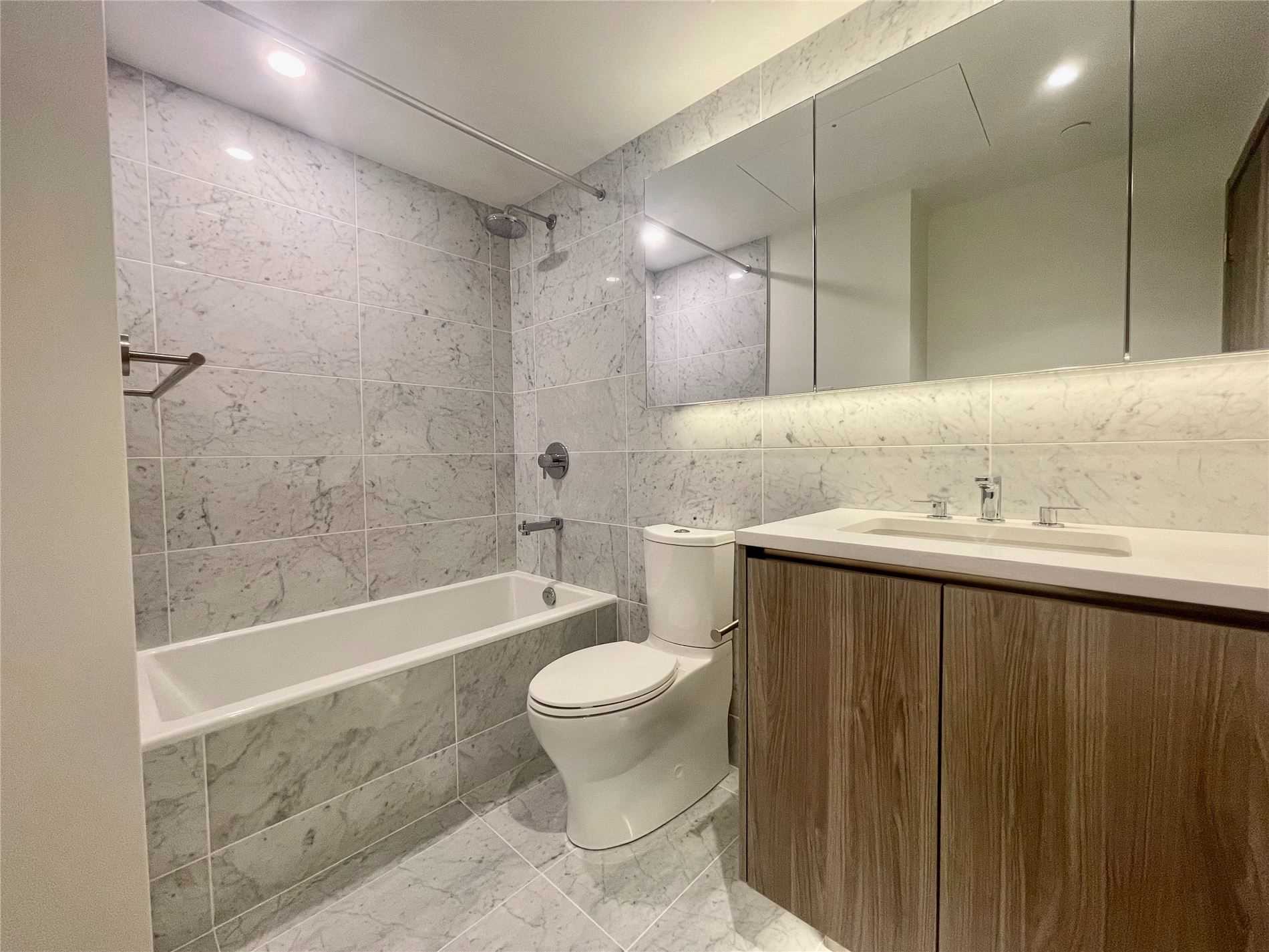 85 Mcmahon Dr, #1809