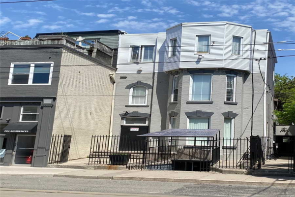 206 Carlton St, Toronto