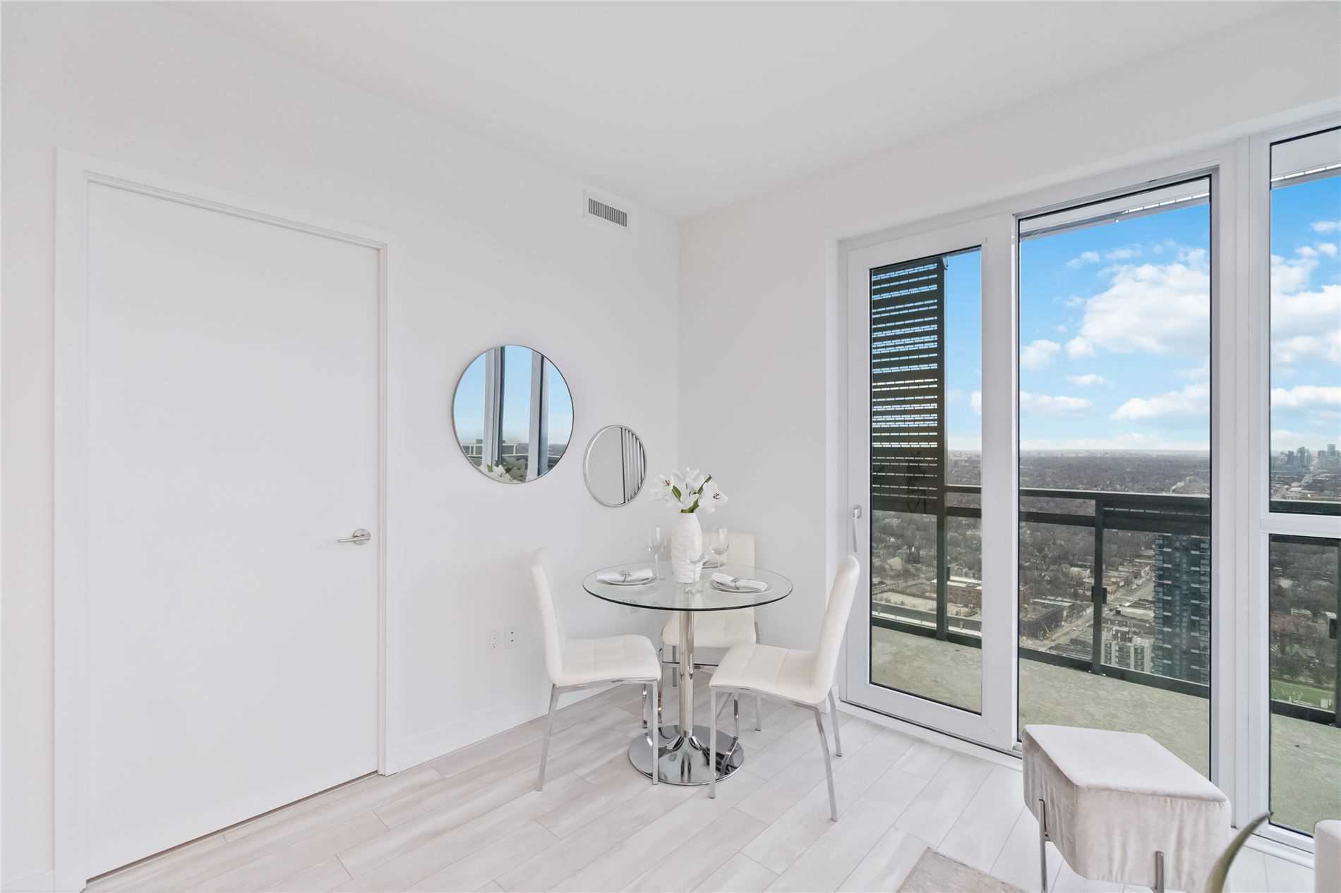 39 Roehampton Ave, #4109