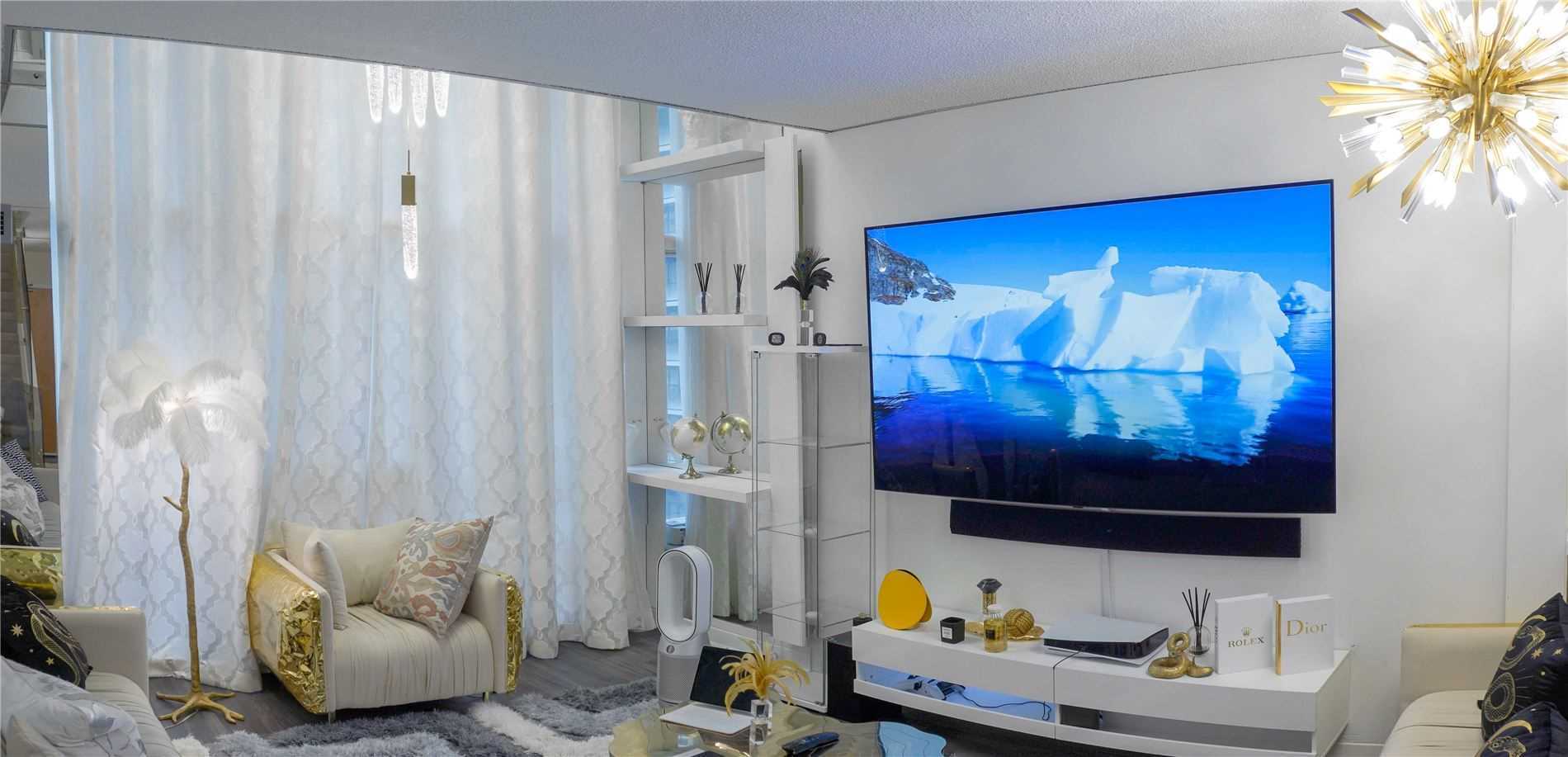 36 Blue Jays Way, #Lph1305