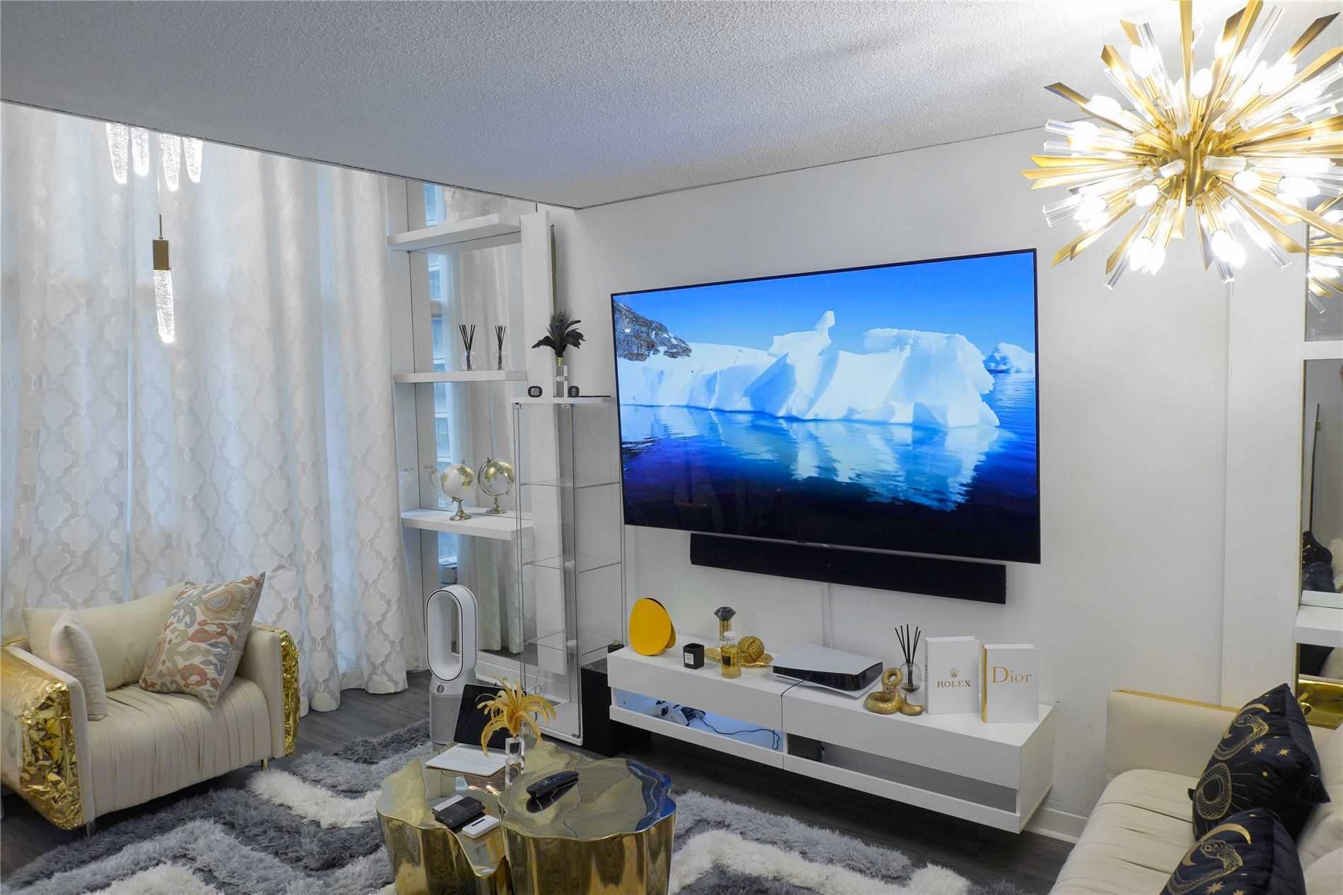 36 Blue Jays Way, #Lph1305