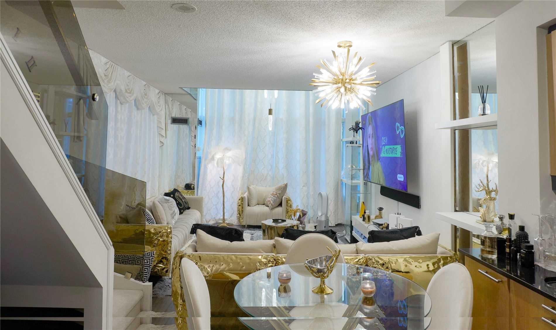 36 Blue Jays Way, #Lph1305