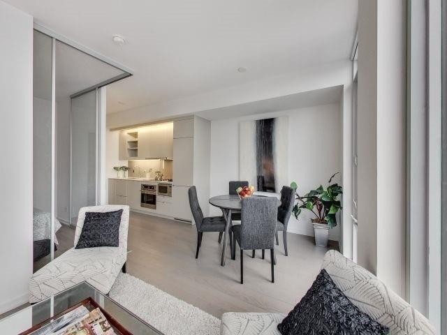 101 Peter Street #2910