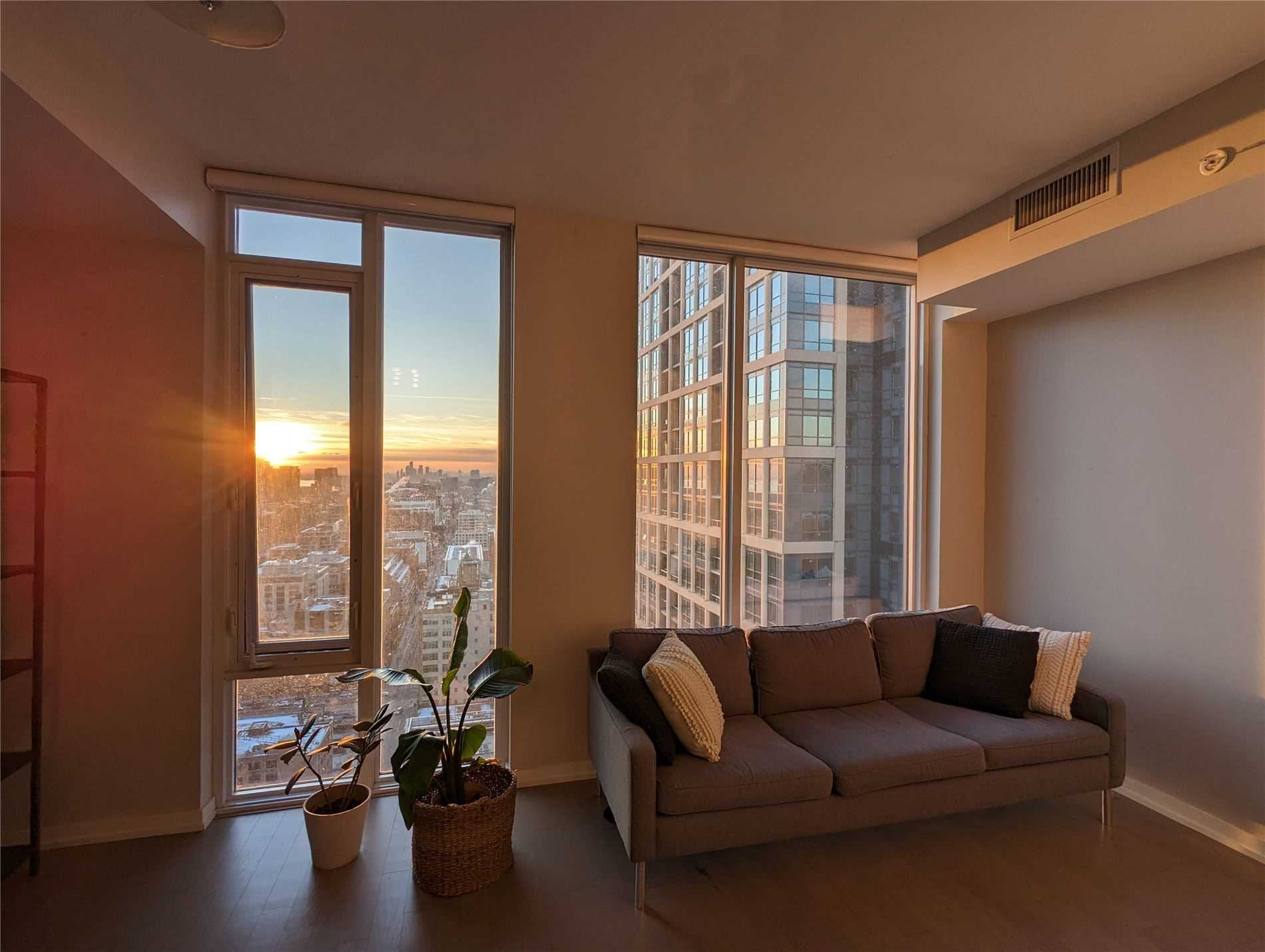 101 Peter Street #2910