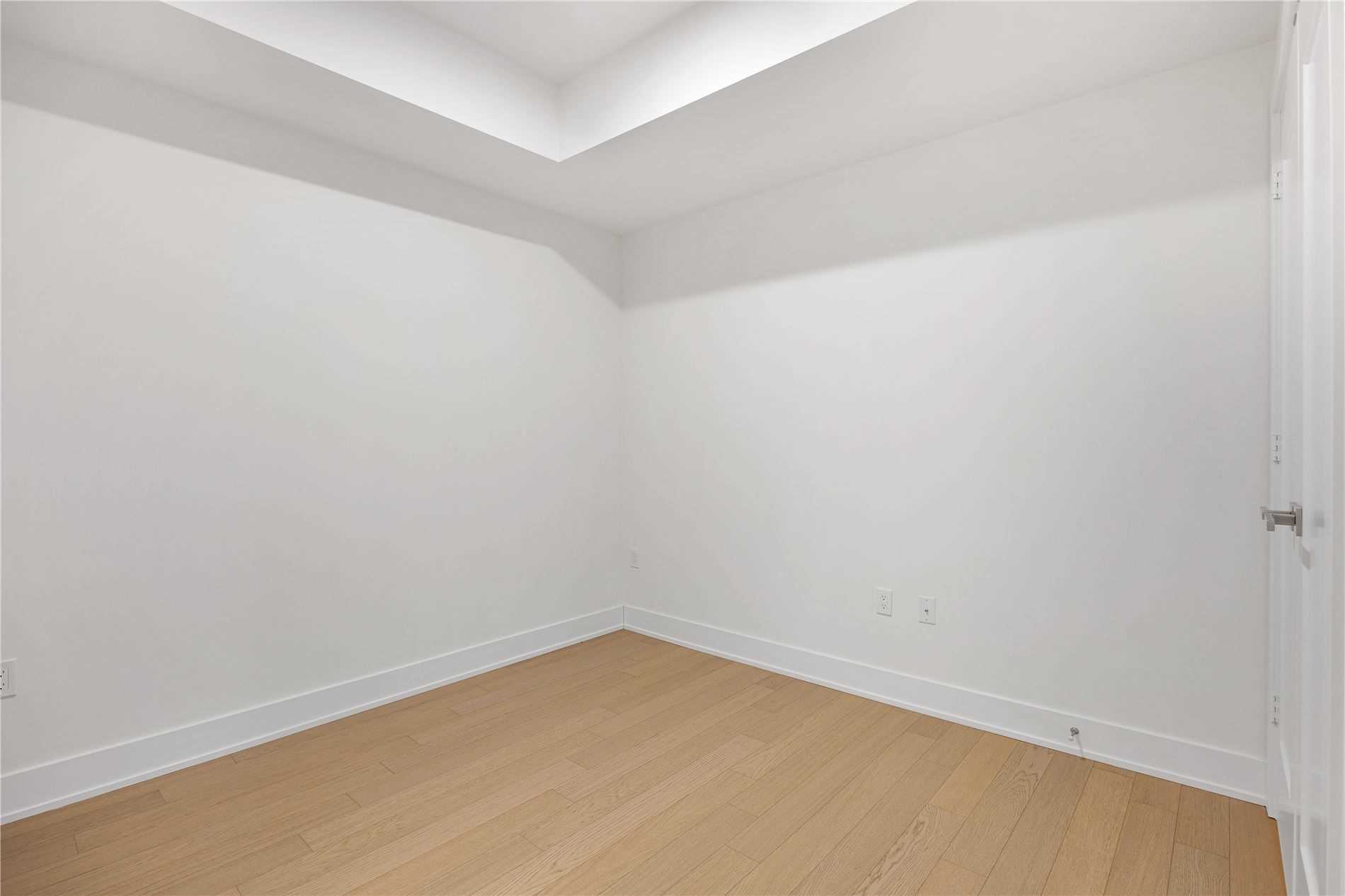 Listing C5878820 - Large Photo # 17