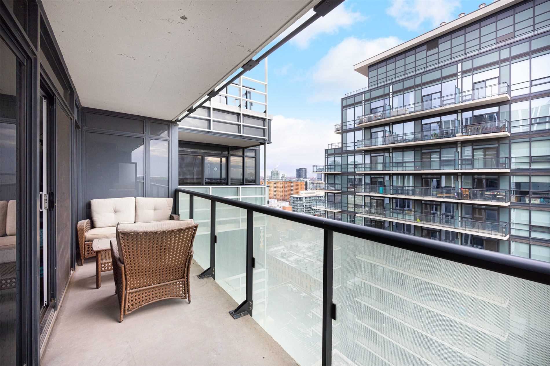 400 Adelaide St E, #2301