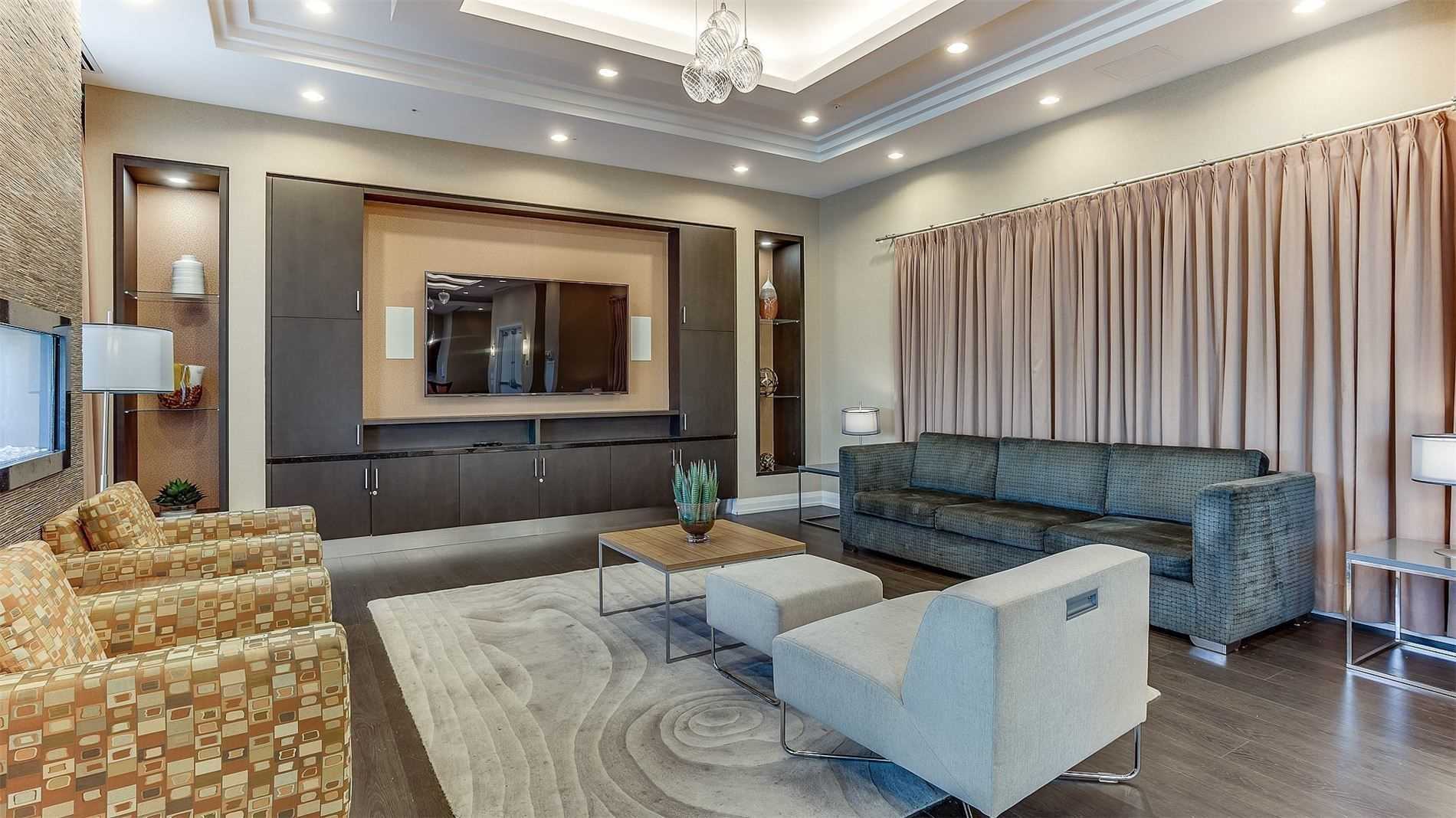 565 Wilson Ave, #207W