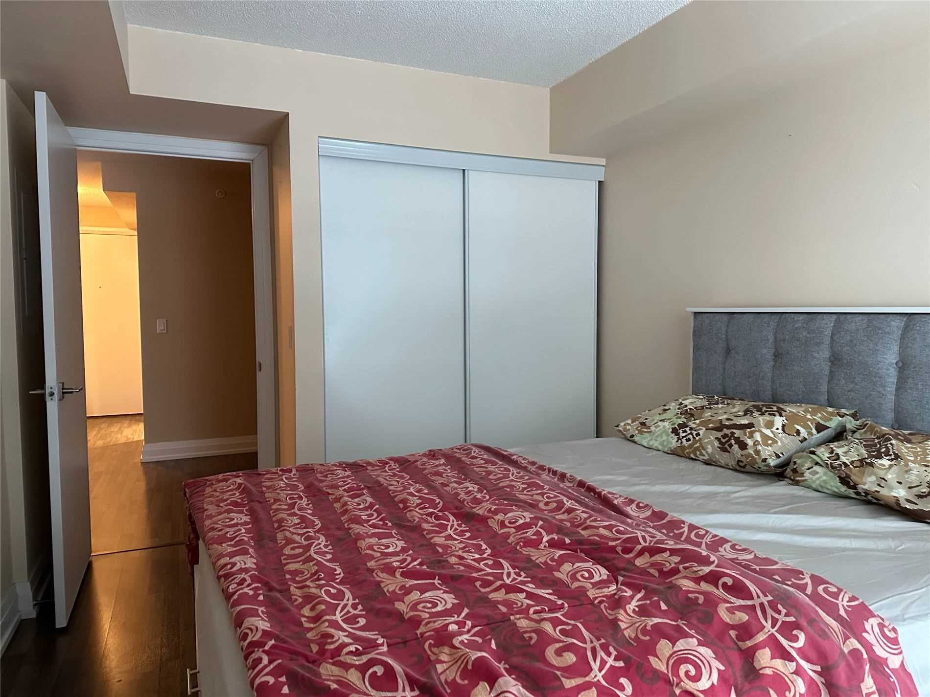 565 Wilson Ave, #207W