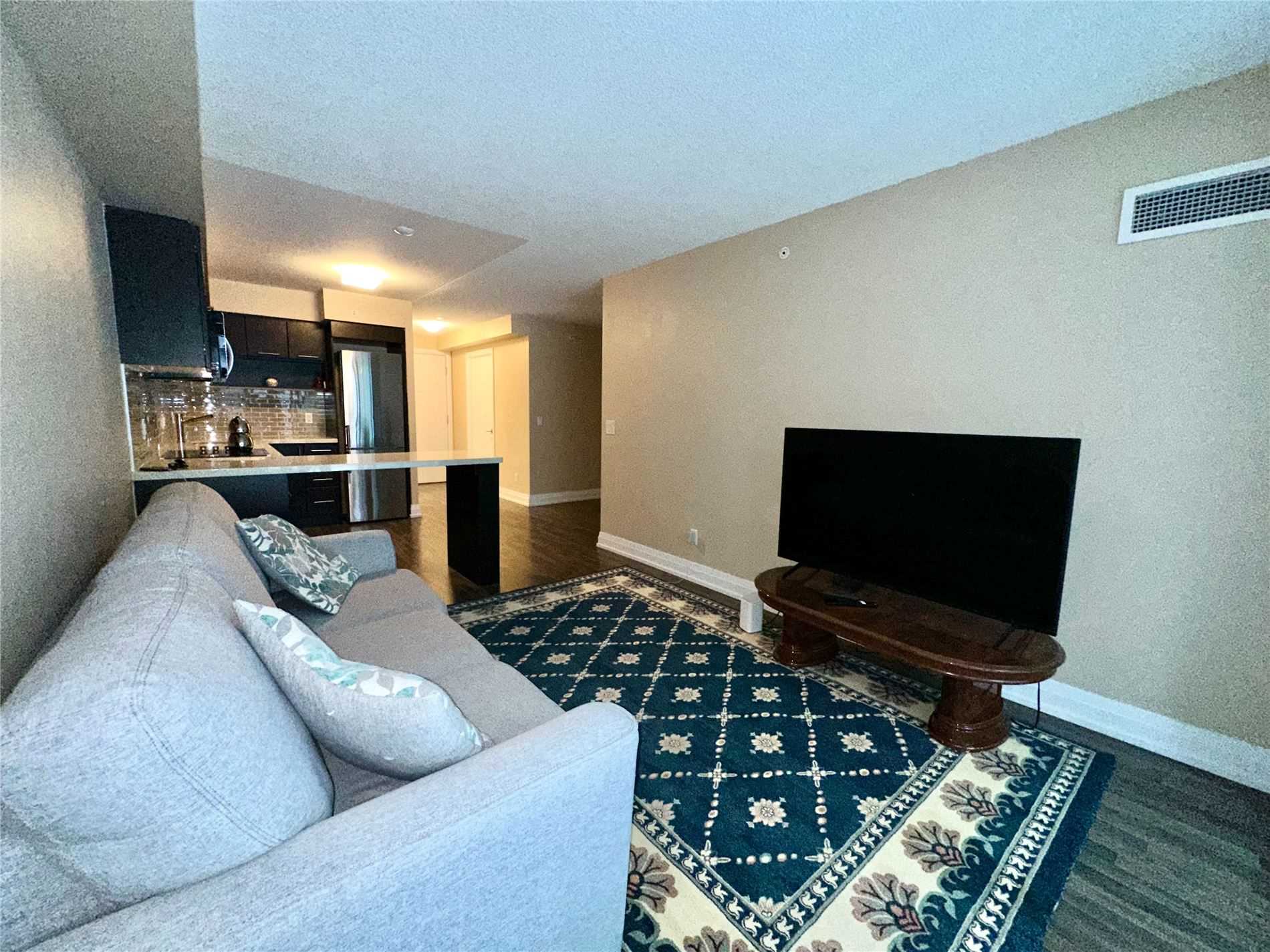 565 Wilson Ave, #207W