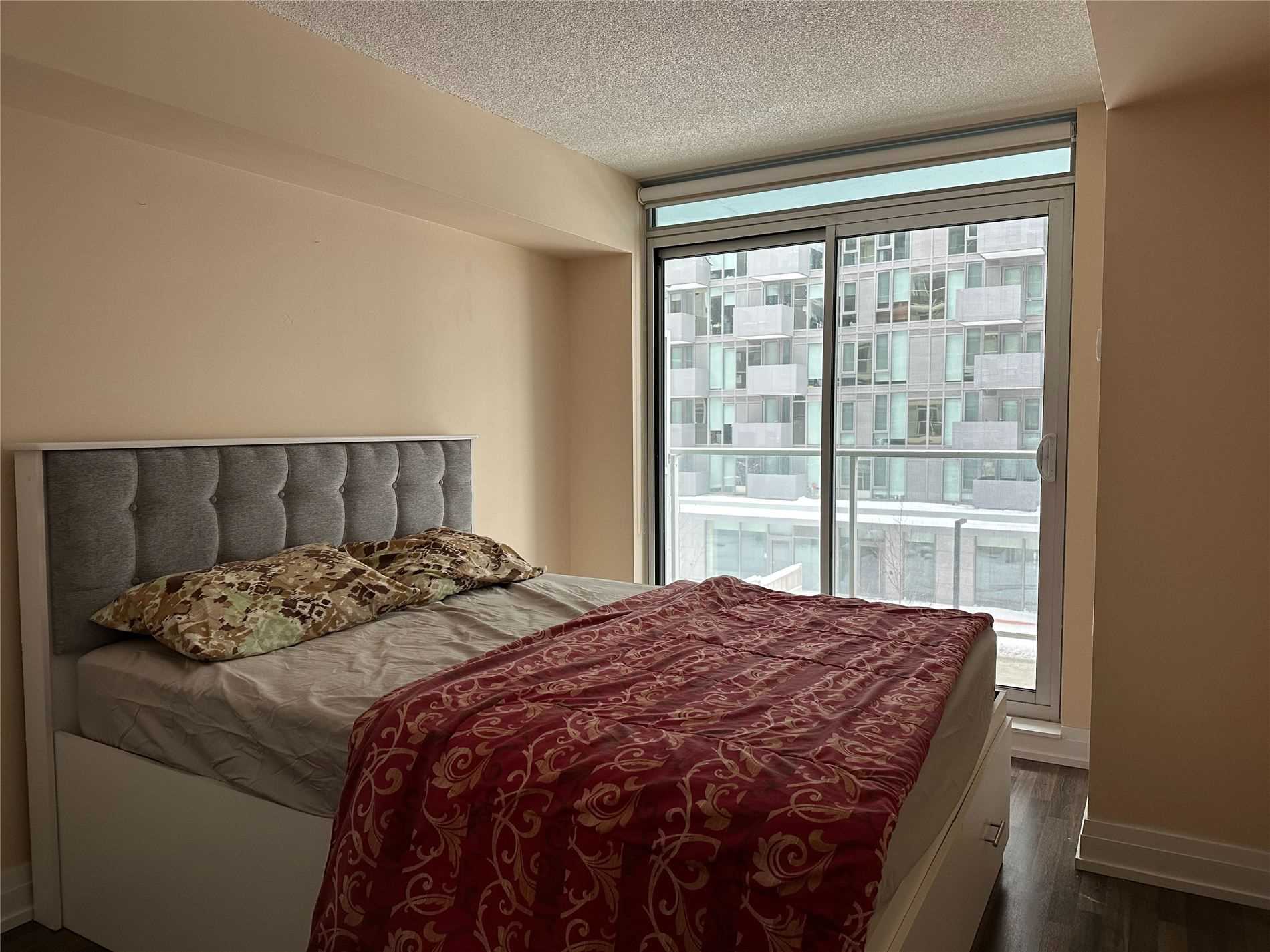 565 Wilson Ave, #207W