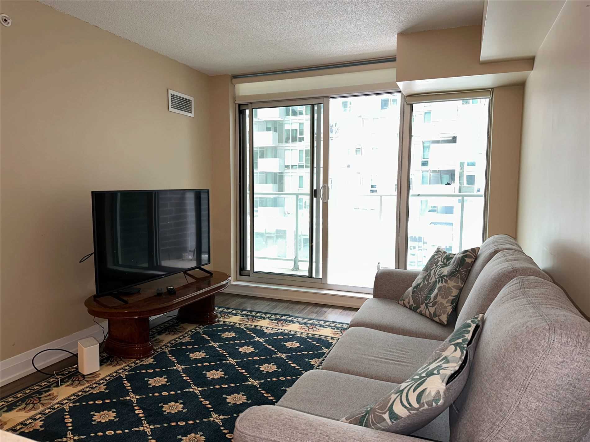 565 Wilson Ave, #207W