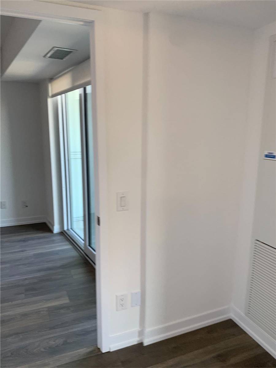 219 Dundas St E, #1709