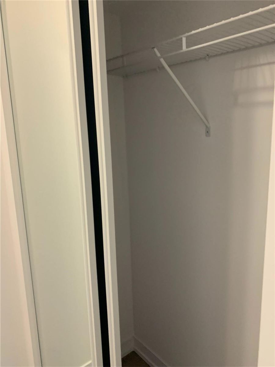 219 Dundas St E, #1709