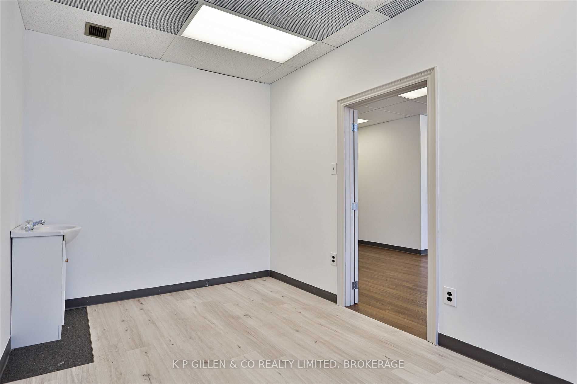 3335 Yonge St, #201