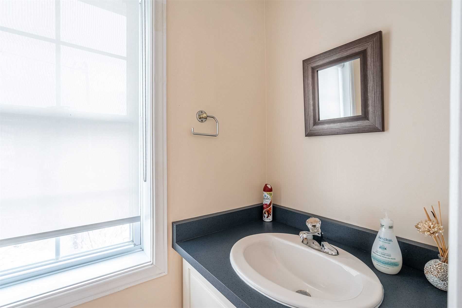 Listing C5884906 - Large Photo # 17