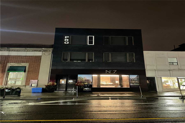 1152 Yonge St E, Toronto